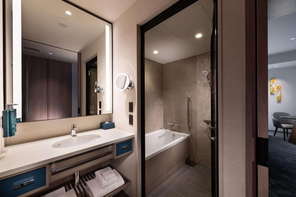 DoubleTree by Hilton Osaka Castle 4*