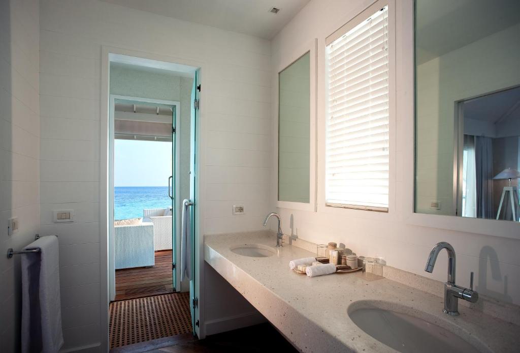 Ananea Diamonds Athuruga Beach & Water Villas