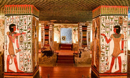 <p>Colazione a bordo e trasferimento per la visita al magnifico Tempio di Horus a Edfu, uno dei meglio conservati d&rsquo;Egitto.<br />
Rientro sulla motonave e navigazione verso Kom Ombo. Dopo il pranzo, visita agli affascinanti templi gemelli dedicati a Sobek, il dio coccodrillo, e a Haroeris.<br />
Proseguimento della navigazione verso Aswan. Cena e pernottamento a bordo.</p>

<p><em>&nbsp;&nbsp;&nbsp; **** c/o il Bar della Motanova al termine della cena si potr&agrave; partecipare alla festa chiamata Galabya Party&rdquo;****</em></p>