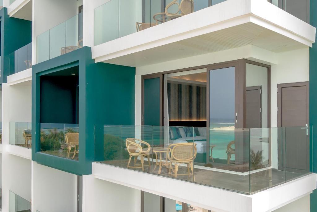 ARENA BEACH HOTEL 4*